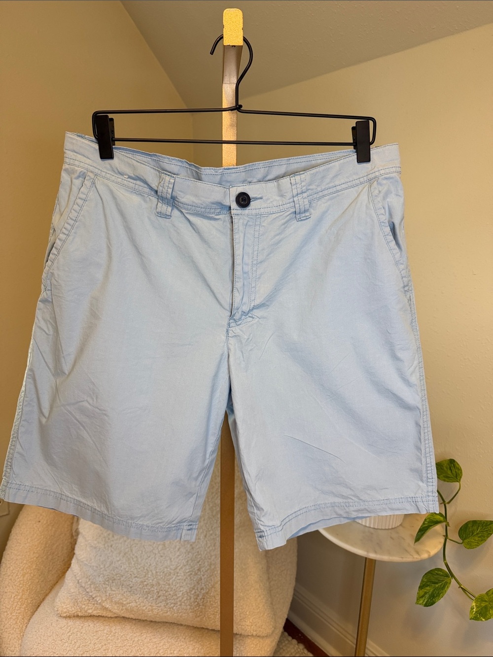 Columbia Men's Sky Blue Flat-Front Shorts